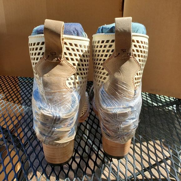 Freebirds - Benni - Picture 3 of 5